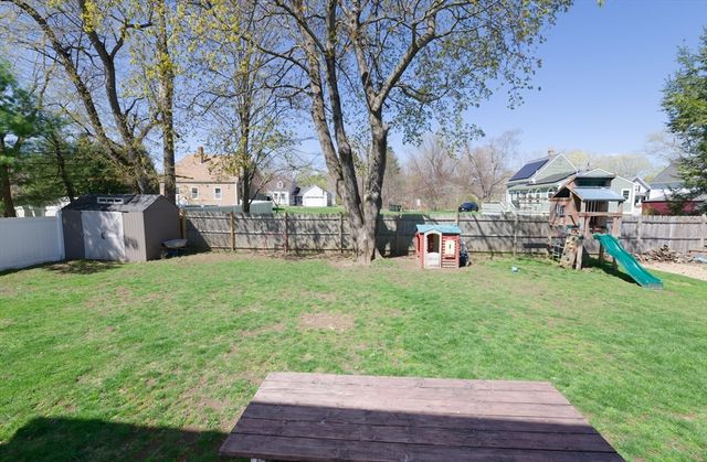 24 Lind St, Oxford, MA 01540