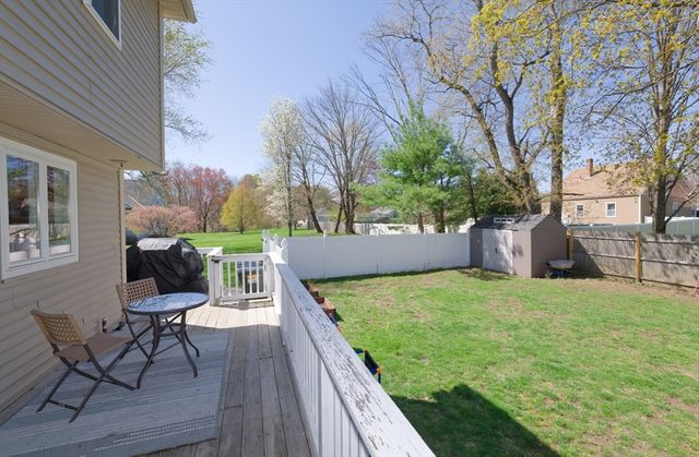 24 Lind St, Oxford, MA 01540