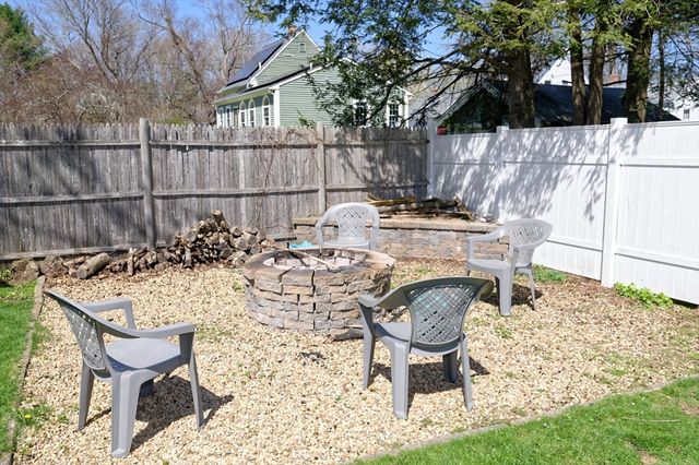 24 Lind St, Oxford, MA 01540