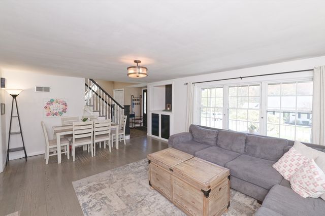 24 Lind St, Oxford, MA 01540