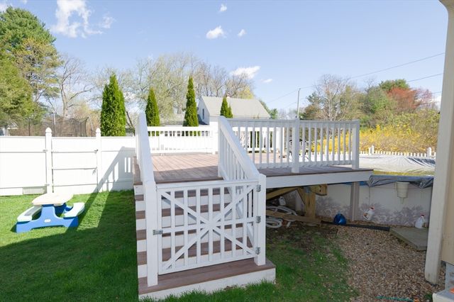24 Lind St, Oxford, MA 01540