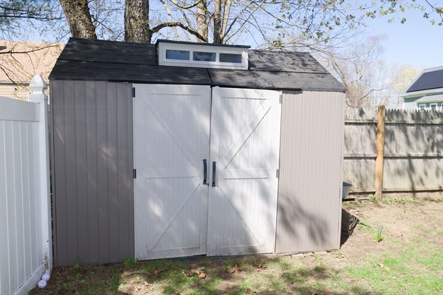 24 Lind St, Oxford, MA 01540