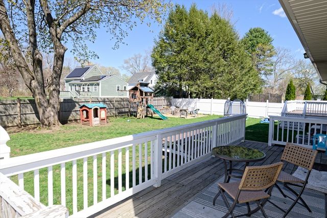 24 Lind St, Oxford, MA 01540