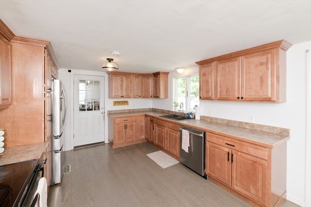 24 Lind St, Oxford, MA 01540