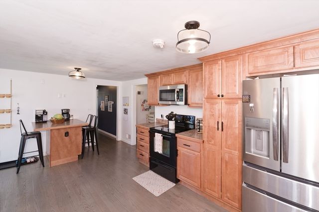 24 Lind St, Oxford, MA 01540