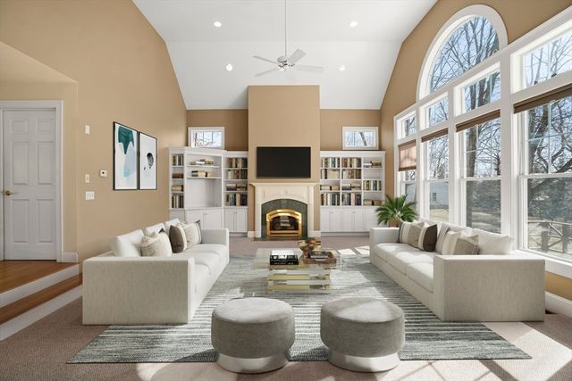 20 Donizetti St, Wellesley, MA 02482