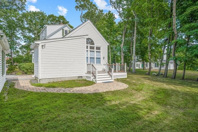 20 Donizetti St, Wellesley, MA 02482