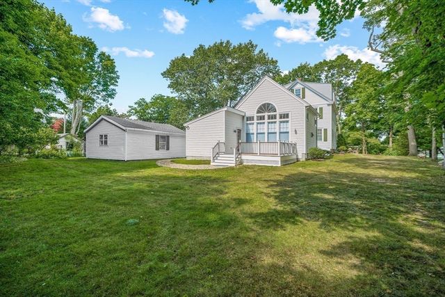 20 Donizetti St, Wellesley, MA 02482