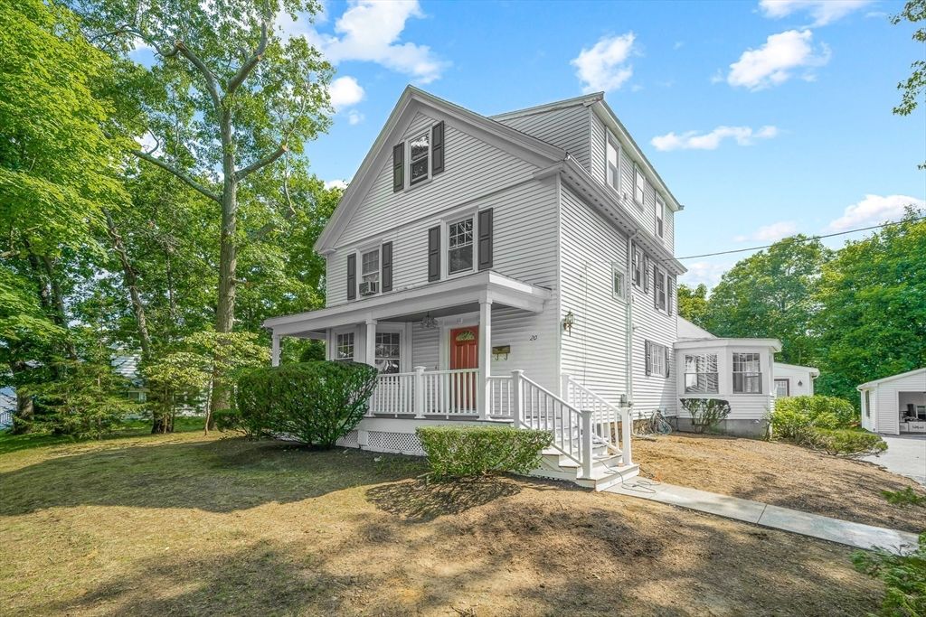 20 Donizetti St, Wellesley, MA 02482