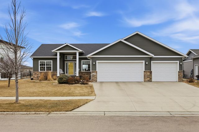 2218 41st Street S, Moorhead, MN 56560
