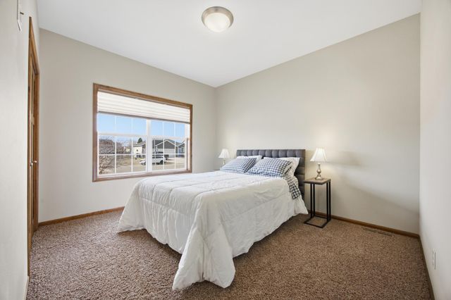 2218 41st Street S, Moorhead, MN 56560