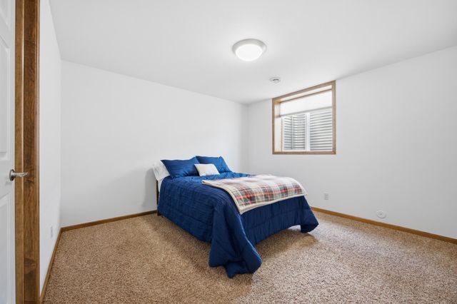 2218 41st Street S, Moorhead, MN 56560