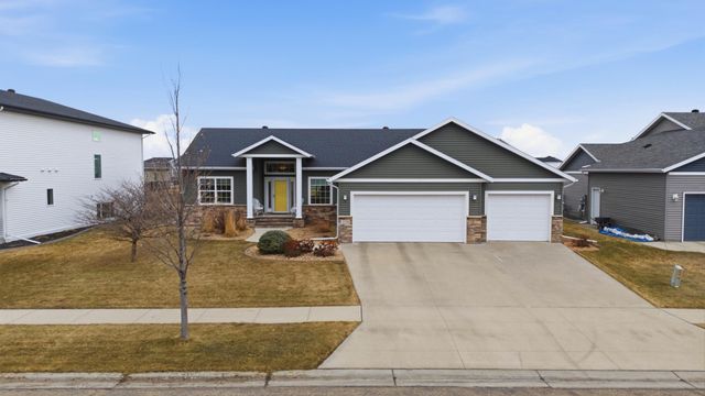 2218 41st Street S, Moorhead, MN 56560