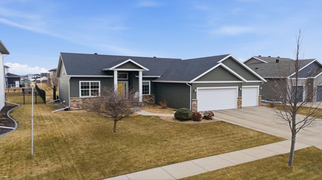 2218 41st Street S, Moorhead, MN 56560