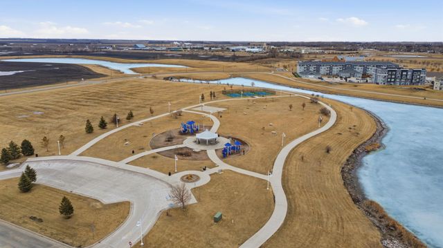 2218 41st Street S, Moorhead, MN 56560