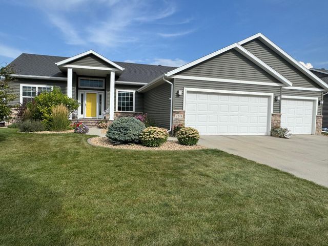 2218 41st Street S, Moorhead, MN 56560