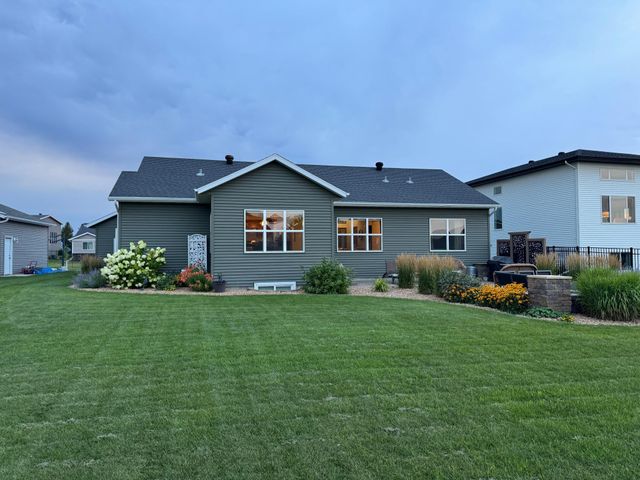 2218 41st Street S, Moorhead, MN 56560