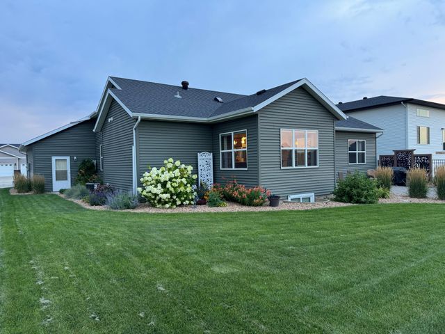 2218 41st Street S, Moorhead, MN 56560