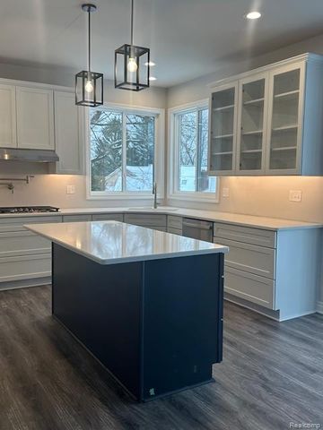 28341 Alycekay Street, Farmington Hills, MI 48334