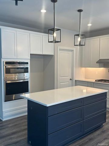 28341 Alycekay Street, Farmington Hills, MI 48334