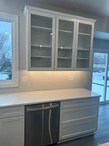 28341 Alycekay Street, Farmington Hills, MI 48334