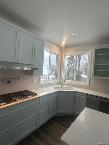 28341 Alycekay Street, Farmington Hills, MI 48334
