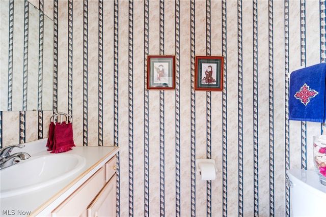 22 Fieldstone, Poland, OH 44514