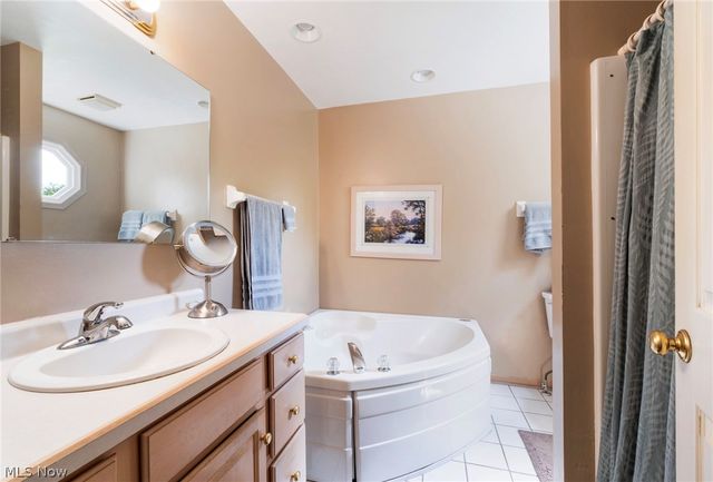 22 Fieldstone, Poland, OH 44514