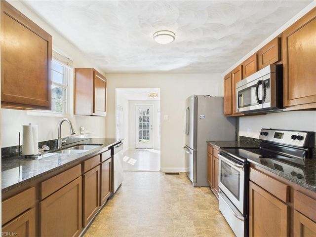 7411 Hughart ST, Norfolk, VA 23505
