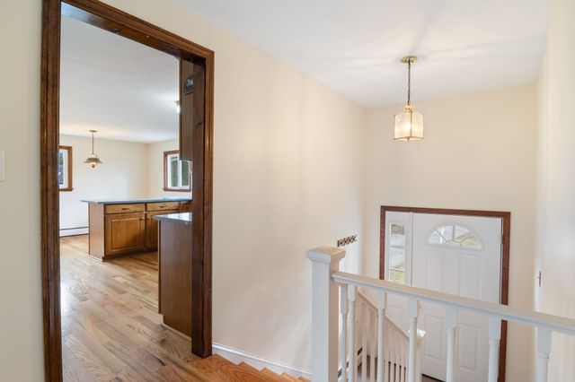 68 Exeter Road, Kingston, NH 03848