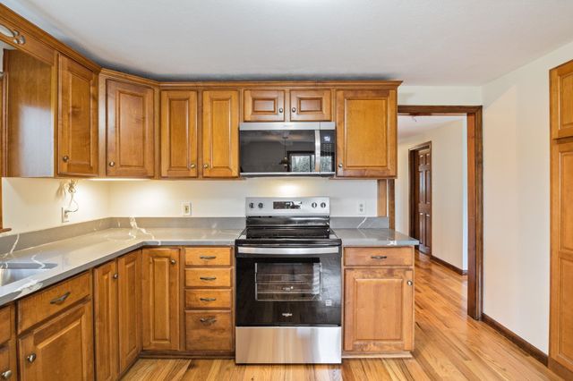 68 Exeter Road, Kingston, NH 03848