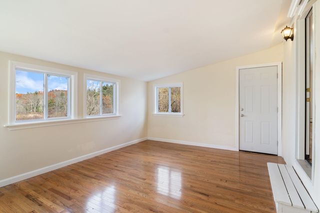 68 Exeter Road, Kingston, NH 03848