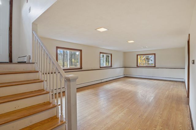 68 Exeter Road, Kingston, NH 03848