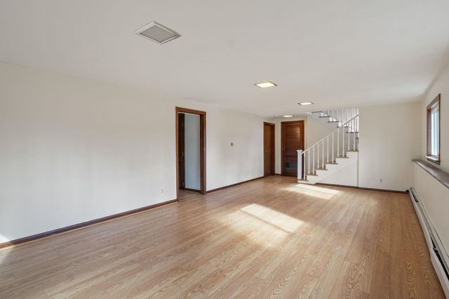 68 Exeter Road, Kingston, NH 03848