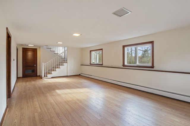 68 Exeter Road, Kingston, NH 03848