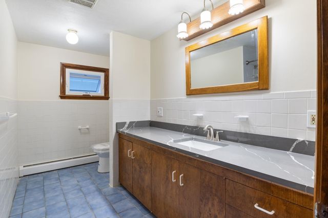 68 Exeter Road, Kingston, NH 03848