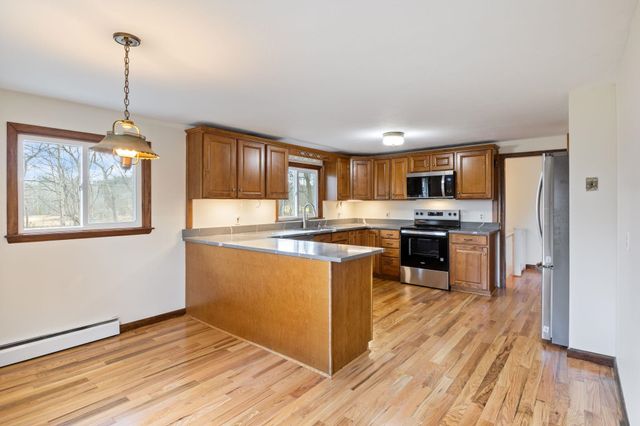 68 Exeter Road, Kingston, NH 03848