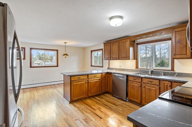 68 Exeter Road, Kingston, NH 03848