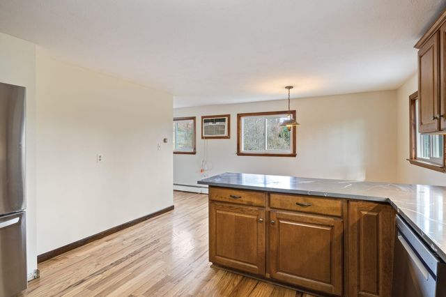 68 Exeter Road, Kingston, NH 03848