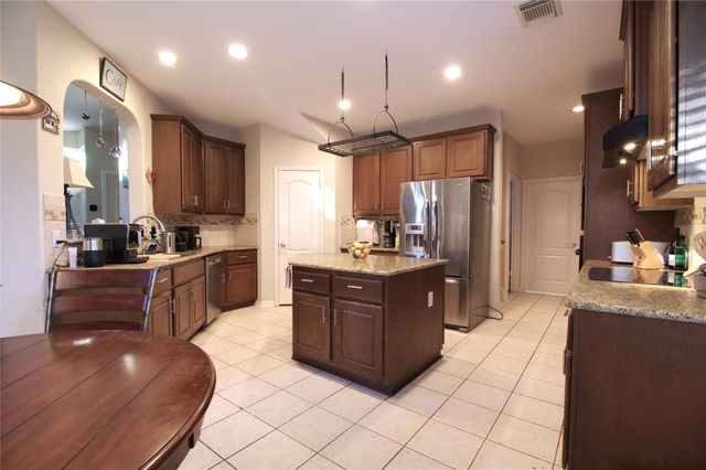 2450 Arbor DR, Round Rock, TX 78681