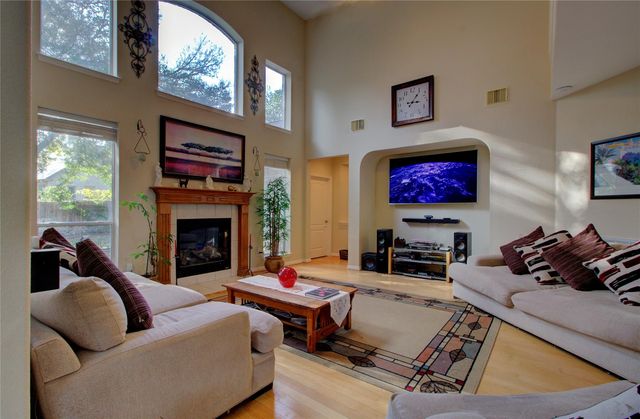 2450 Arbor DR, Round Rock, TX 78681