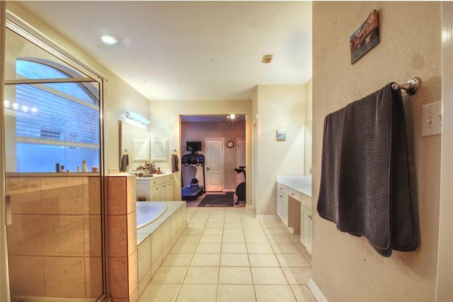 2450 Arbor DR, Round Rock, TX 78681