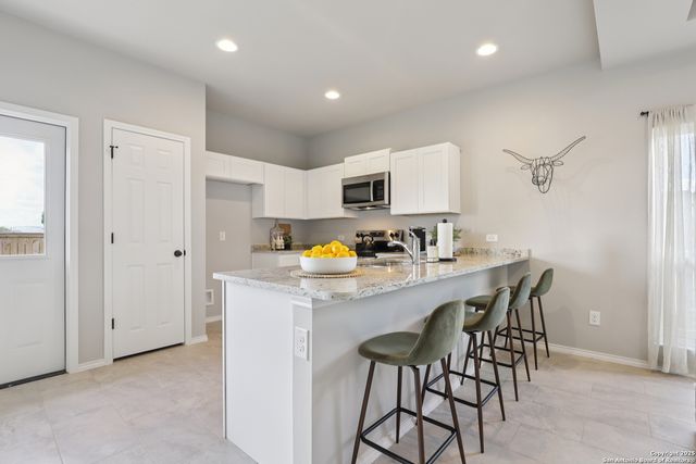 8615 Valentina Way, San Antonio, TX 78245