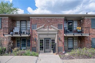 1020 Chatham Park Drive J, Scott Twp, PA 15216