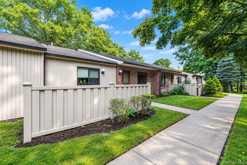 710 Hilltop Court, Coram, NY 11727 — photo 2