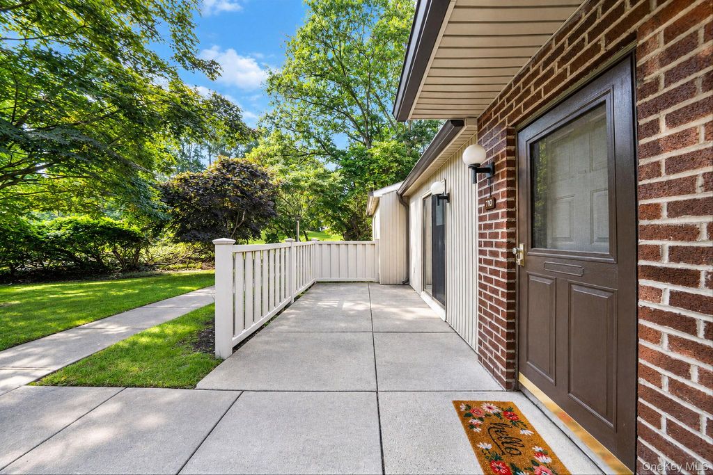 710 Hilltop Court, Coram, NY 11727 — photo 3