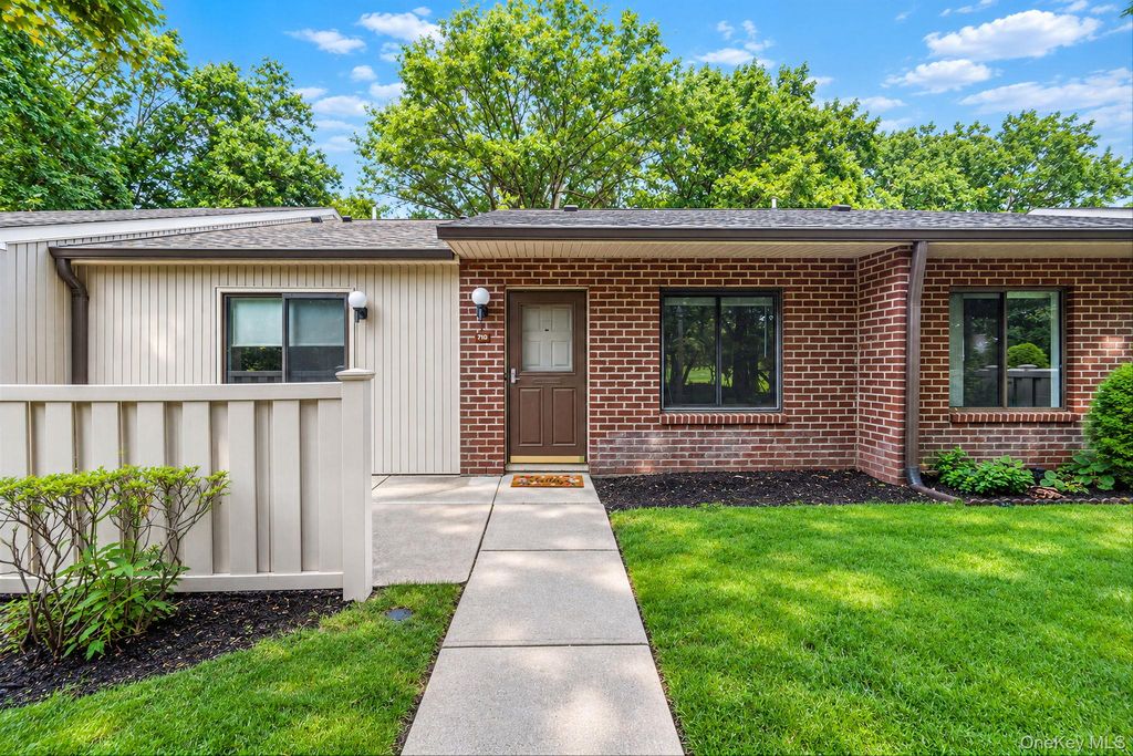 710 Hilltop Court, Coram, NY 11727 — photo 4