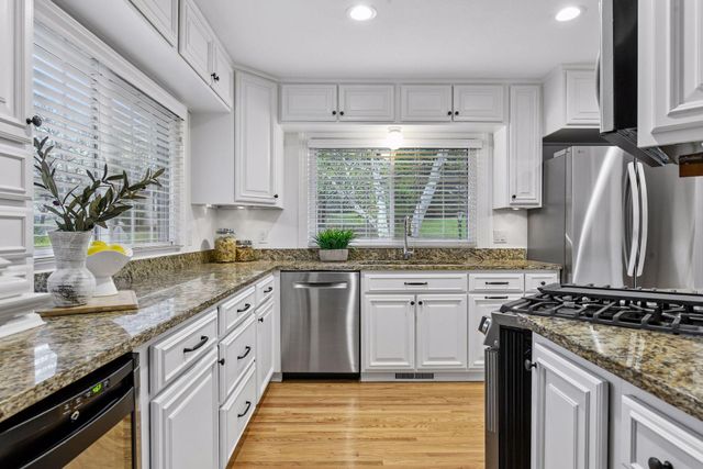 3416 Robinwood Spur, Minnetonka, MN 55305