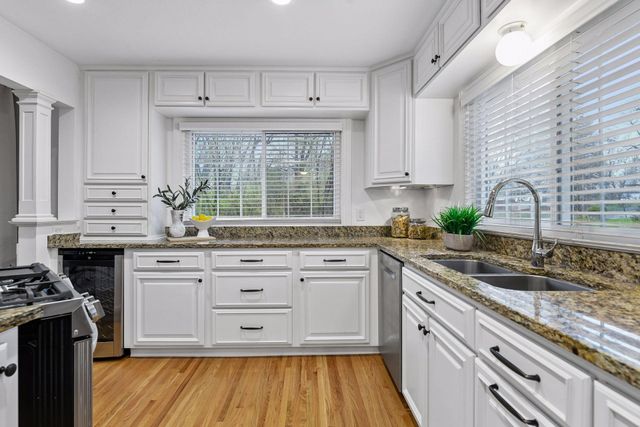 3416 Robinwood Spur, Minnetonka, MN 55305