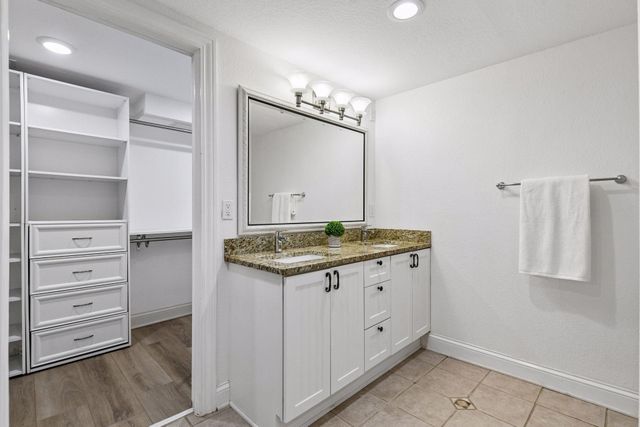 3416 Robinwood Spur, Minnetonka, MN 55305